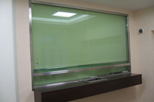 Бронированное стекло