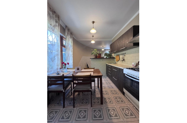 Продам часть дома · 6 комнат · 229 м² · 4.6 сот., Аманжолова