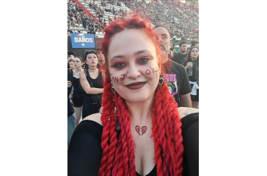 Меня зовут Кристина, мне 28 лет и я преподаватель английского языка с 9-летним стажем