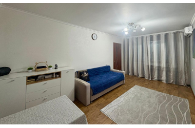 Продам 2-комн.кв. · 42 м² · 4/5 этаж, Макатаева — Назарбаева